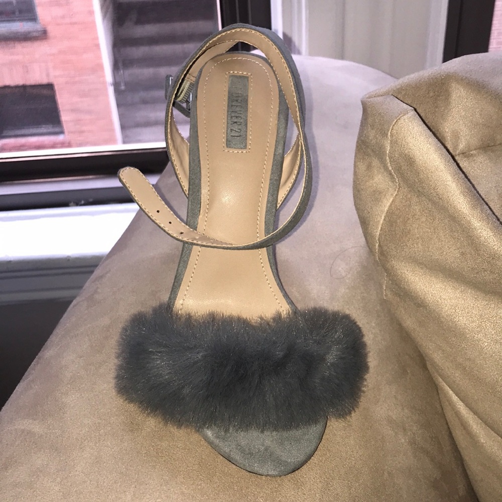 Fuzzy Grey High Heals - Picture 3 of 4
